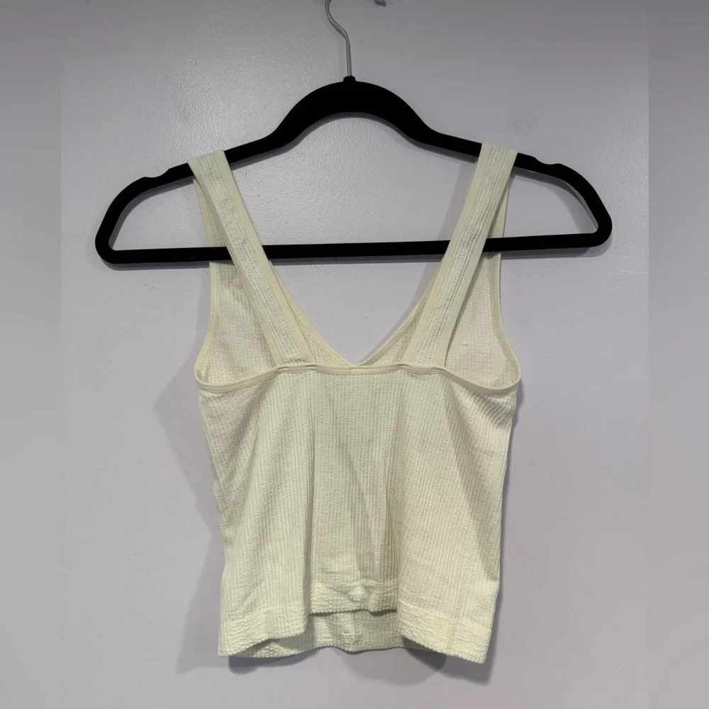 White ribbed old‎ navy stretch tank top